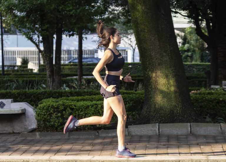 Lee más sobre el artículo ¿Mucho calor? 7 tips para seguir corriendo sin derretirte